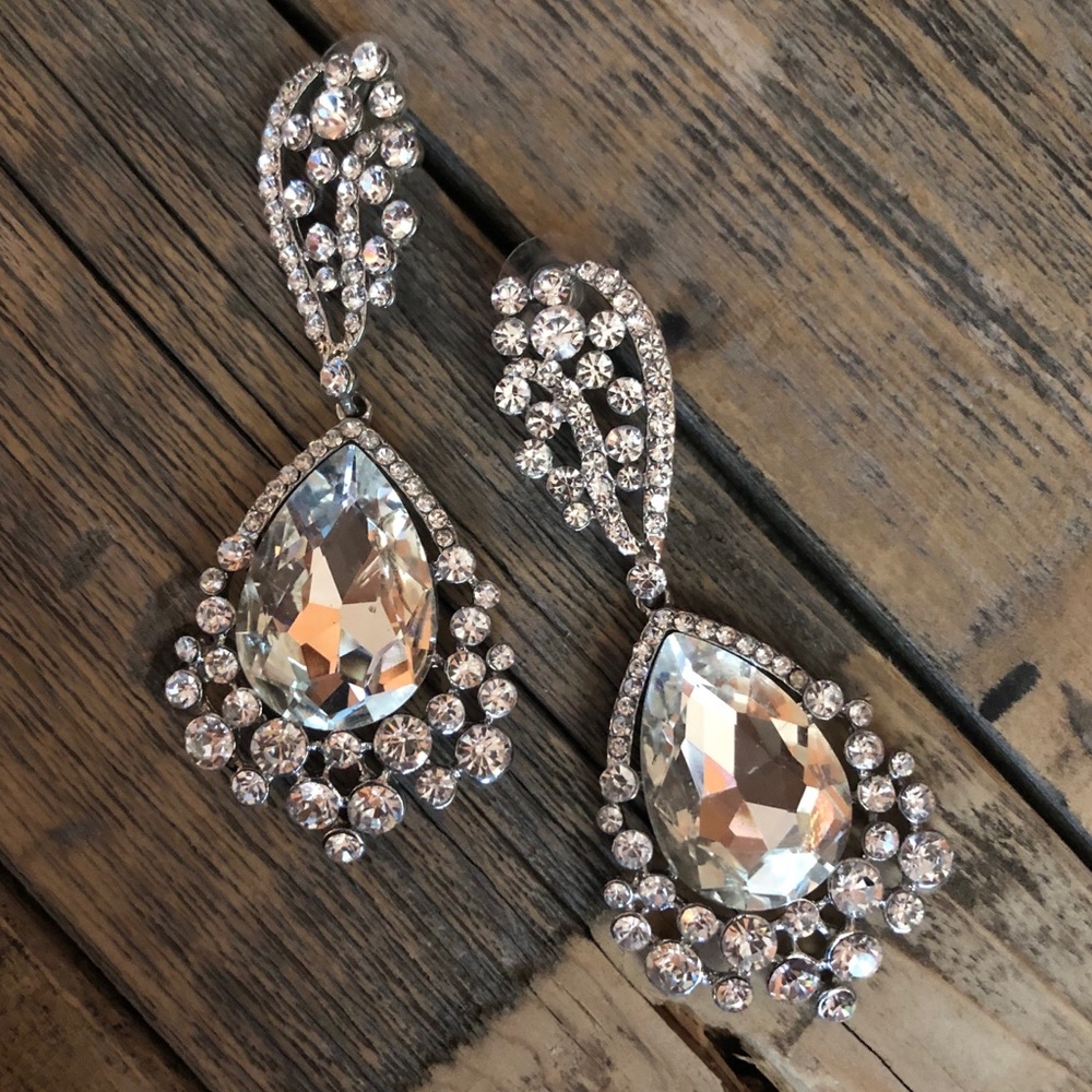 Gorgeous clear crystal pageant earrings